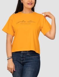 تیشرت کراپ زنانه عکاسی