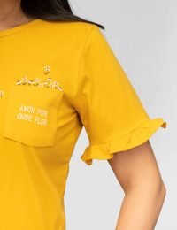 تیشرت زنانه سرآستین چین دار گل آویز - تصویر 2