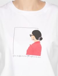 تیشرت زنانه چاپدار دختر تنها - تصویر 2