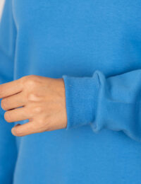 بلوز زنانه یقه گرد گلدوزی سه گل بابونه - تصویر 3