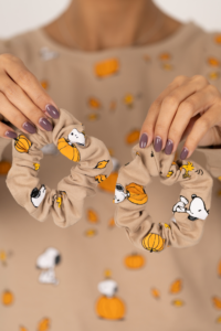 کش مو زنانه چاپدار اسنوپی و کدو - تصویر 2